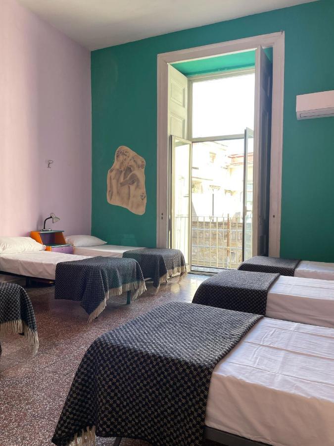 6 Small Rooms Naples Exterior photo