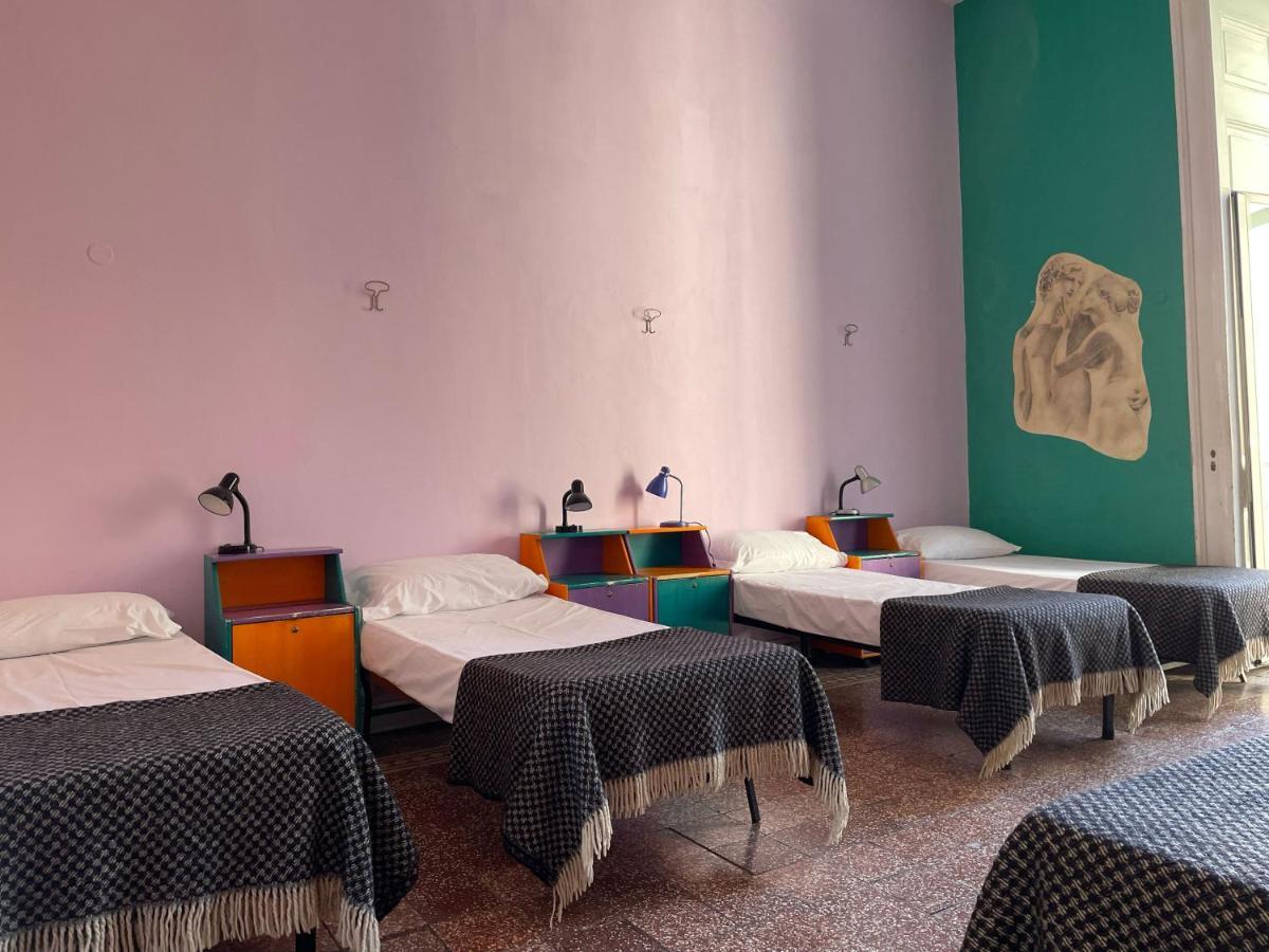 6 Small Rooms Naples Exterior photo